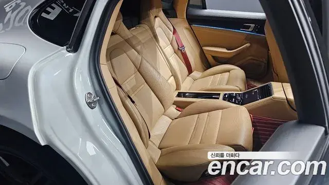 Porsche Panamera 2018 — ფოტო 24/37