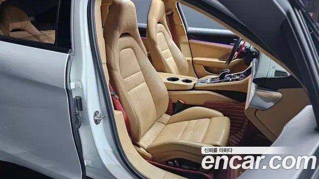 Porsche Panamera 2018 — ფოტო 32/37