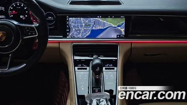 Porsche Panamera 2018 — ფოტო 16/37
