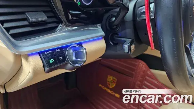 Porsche Panamera 2018 — ფოტო 33/37