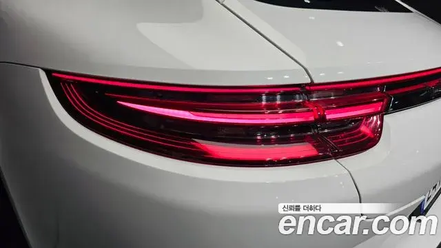 Porsche Panamera 2018 — ფოტო 26/37