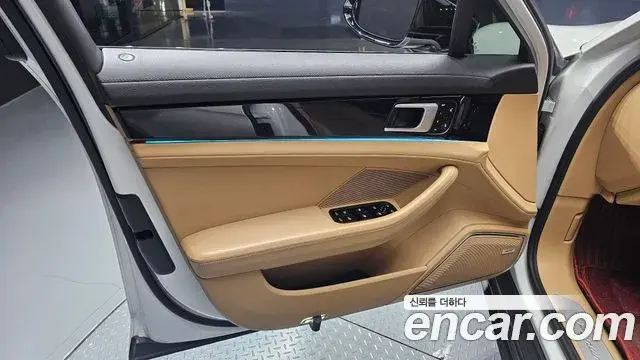 Porsche Panamera 2018 — ფოტო 7/37