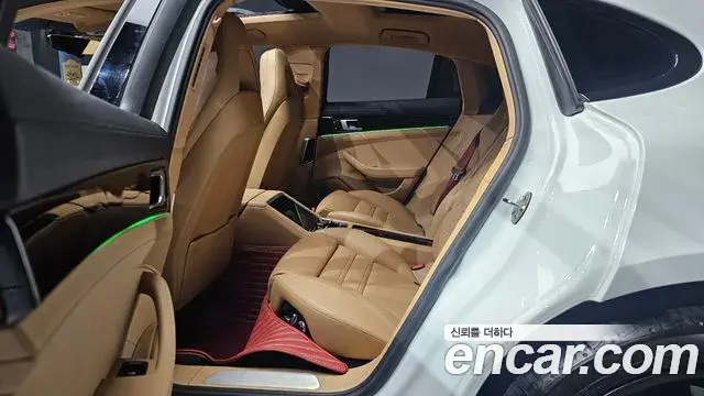 Porsche Panamera 2018 — ფოტო 20/37