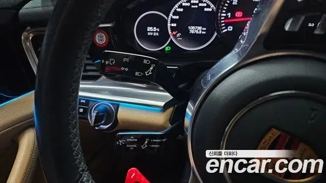 Porsche Panamera 2018 — ფოტო 29/37