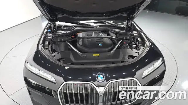 BMW 7 Series 2023 — Photo 30/34
