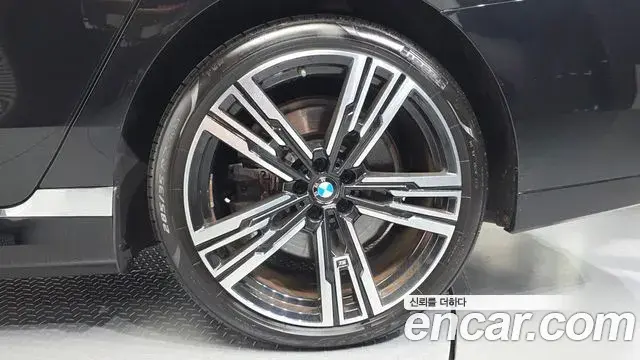 BMW 7 Series 2023 — Photo 33/34