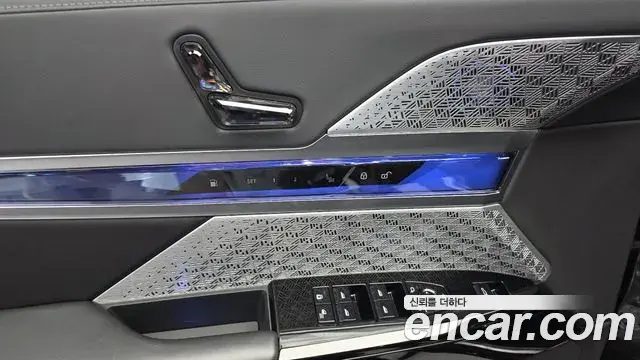 BMW 7 Series 2023 — Photo 16/34