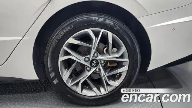 Hyundai Sonata Hybrid 2021 — Photo 1/32