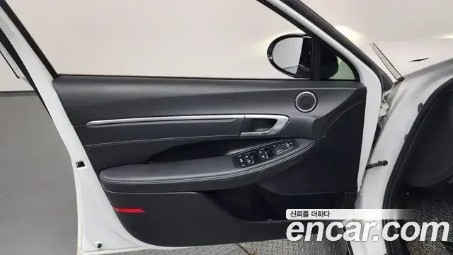 Hyundai Sonata Hybrid 2021 — Photo 9/32