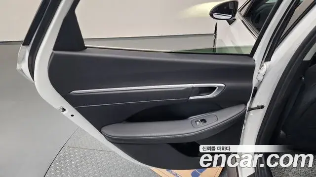 Hyundai Sonata Hybrid 2021 — Photo 11/32