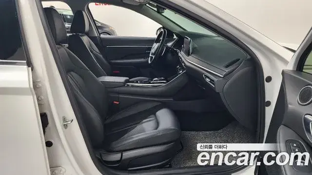 Hyundai Sonata Hybrid 2021 — Photo 6/32