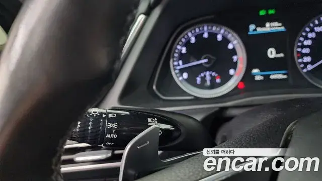 Hyundai Sonata Hybrid 2021 — Photo 30/32