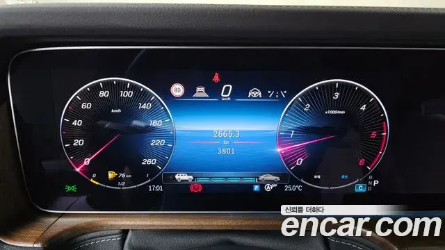 Mercedes-Benz G-Class 2025 — Photo 6/31