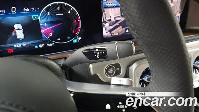Mercedes-Benz G-Class 2025 — Photo 28/31
