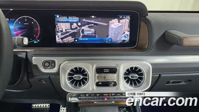 Mercedes-Benz G-Class 2025 — Photo 24/31