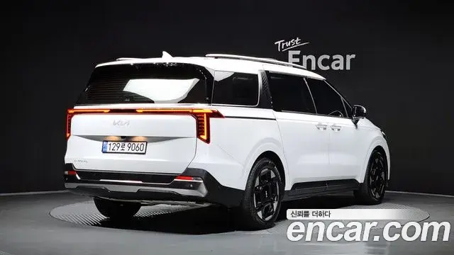 Kia Carnival 2023 — Фото 2/20