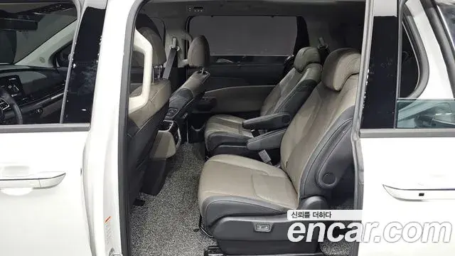 Kia Carnival 2023 — Фото 13/20