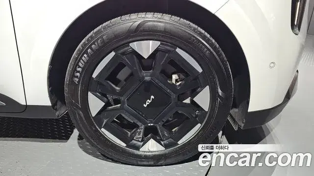 Kia Carnival 2023 — ფოტო 6/40