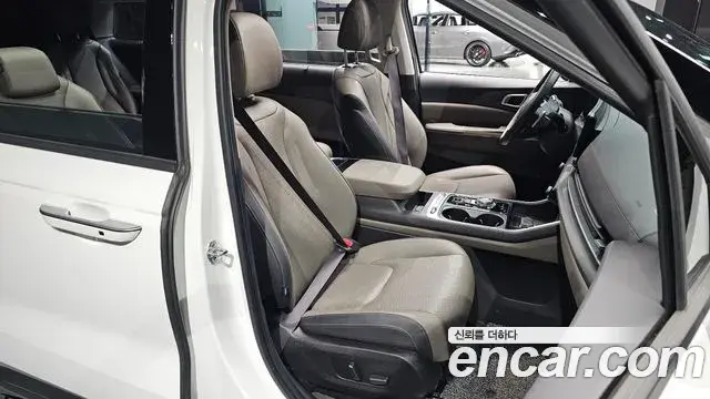 Kia Carnival 2023 — ფოტო 30/40