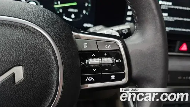 Kia Carnival 2023 — ფოტო 10/40