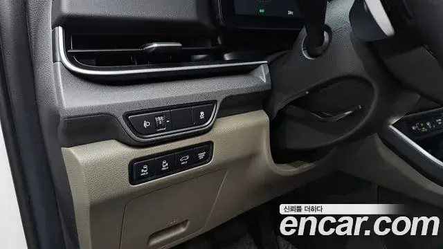 Kia Carnival 2023 — ფოტო 37/40