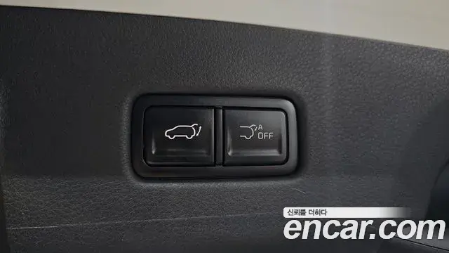 Kia Carnival 2023 — ფოტო 13/40