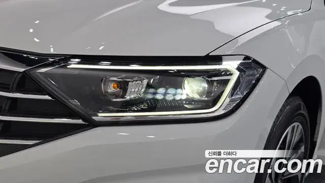 Volkswagen Jetta 2021 — ფოტო 28/31