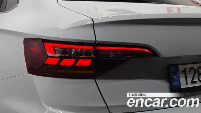 Volkswagen Jetta 2021 — ფოტო 18/31