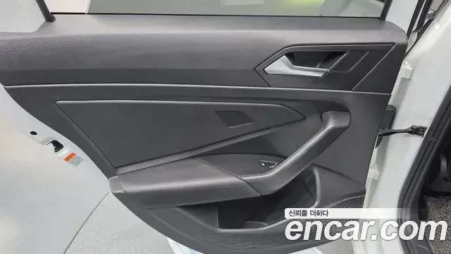 Volkswagen Jetta 2021 — ფოტო 20/31
