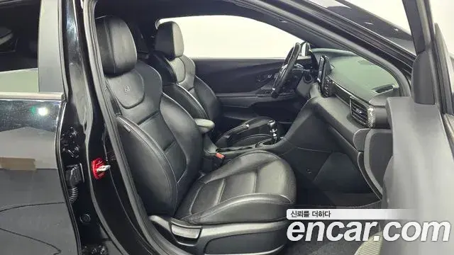 Hyundai Veloster 2019 — Фото 10/20