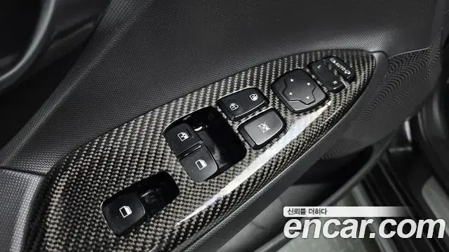 Hyundai Veloster 2019 — Фото 19/20