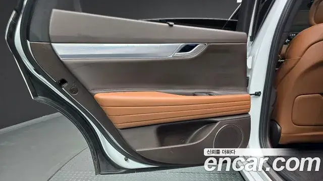 Genesis G80 2023 — ფოტო 17/31