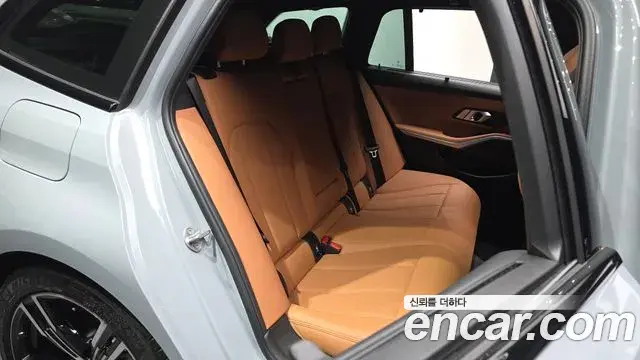 BMW 3 Series 2024 — Photo 12/20