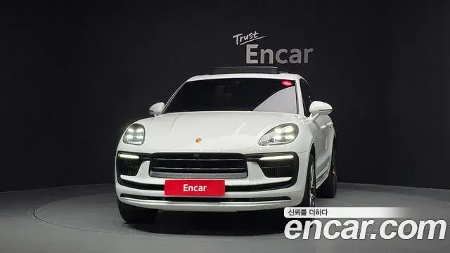Porsche Macan 2022 — Şəkil 15/31