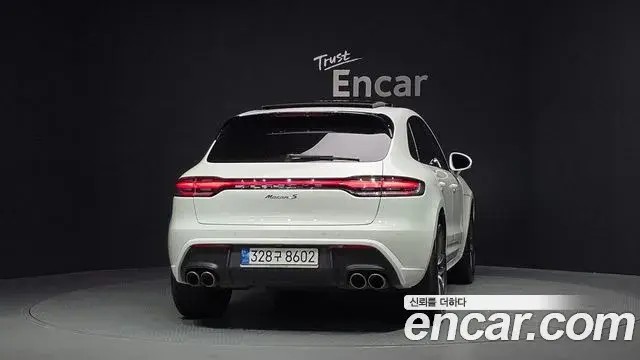 Porsche Macan 2022 — Şəkil 28/31