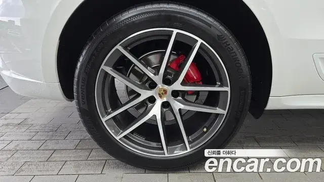 Porsche Macan 2022 — Şəkil 18/31