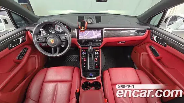 Porsche Macan 2022 — Şəkil 25/31