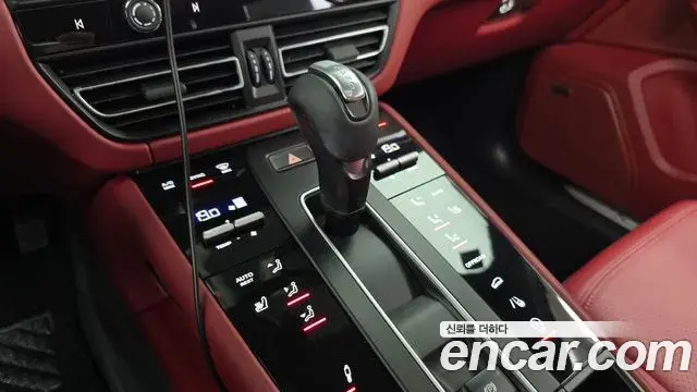Porsche Macan 2022 — Şəkil 26/31