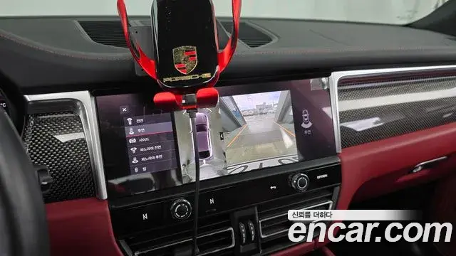 Porsche Macan 2022 — Şəkil 14/31