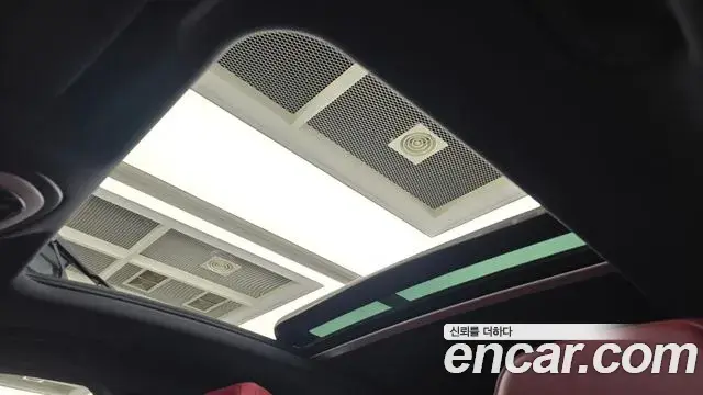 Porsche Macan 2022 — Şəkil 24/31