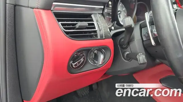 Porsche Macan 2022 — Şəkil 17/31