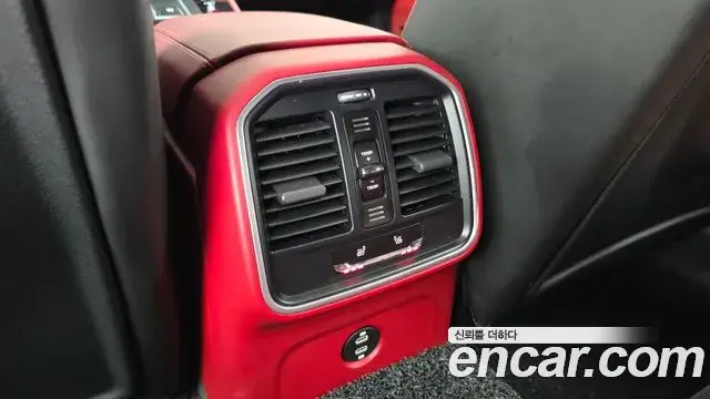 Porsche Macan 2022 — Şəkil 31/31