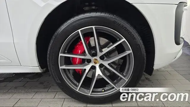 Porsche Macan 2022 — Şəkil 12/31