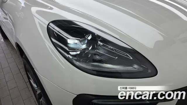 Porsche Macan 2022 — Şəkil 27/31