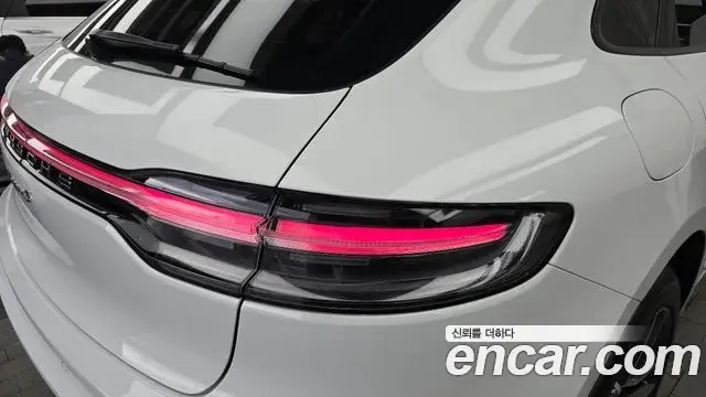 Porsche Macan 2022 — Şəkil 1/31