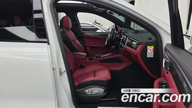 Porsche Macan 2022 — Şəkil 29/31