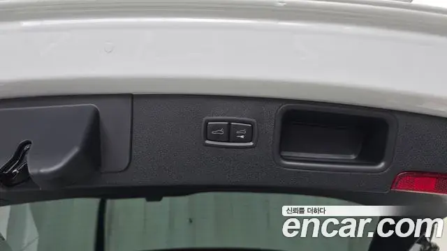 Porsche Macan 2022 — Şəkil 30/31