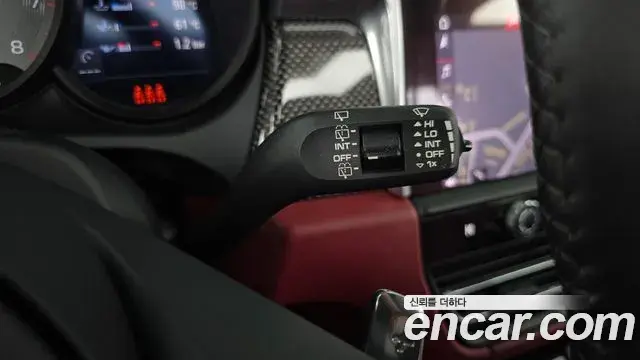 Porsche Macan 2022 — Şəkil 20/31