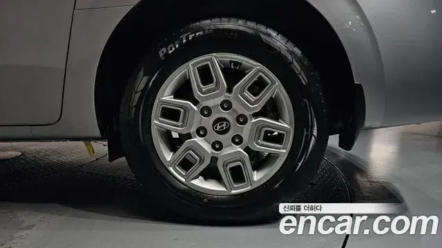 Hyundai Staria 2024 — Şəkil 12/31