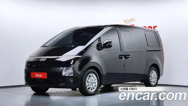 Hyundai Staria 2025 — Photo 18/20